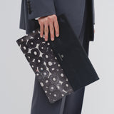 ¥【予約商品|12月中旬お届け】レザーPCケース「(無題)(丸)」Sanae Sasaki