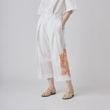 【予約商品|10月上旬お届け】Embroidered Barrel-Leg Pleated Pants「Untitled」