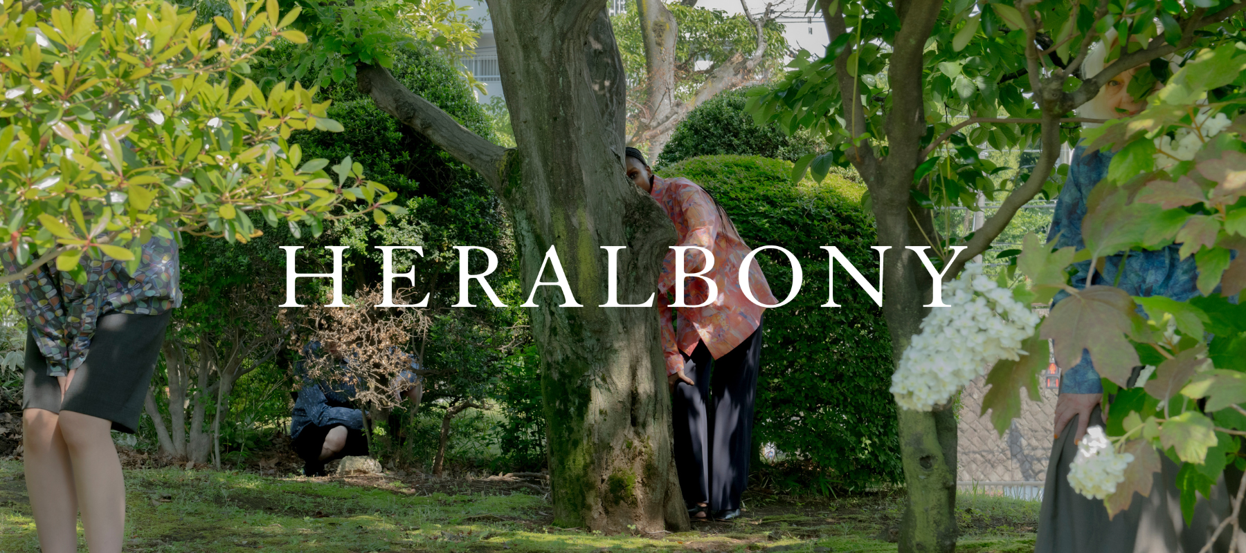 新作 HERALBONY ヘラルボニー リネンブラウス「ももこ」定価31,900 リネンブラウス「ももこ」 – HERALBONY