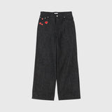 ¥【予約商品|8月上旬お届け】ハートピンバッジリジットデニムパンツ(ブラック)「タイトル不明」Shoyo Ogawa