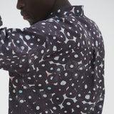 ¥デザインシャツ(フライフロント)ブラックB「(無題)(丸)」Sanae Sasaki