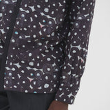 ¥デザインシャツ(フライフロント)ブラックB「(無題)(丸)」Sanae Sasaki