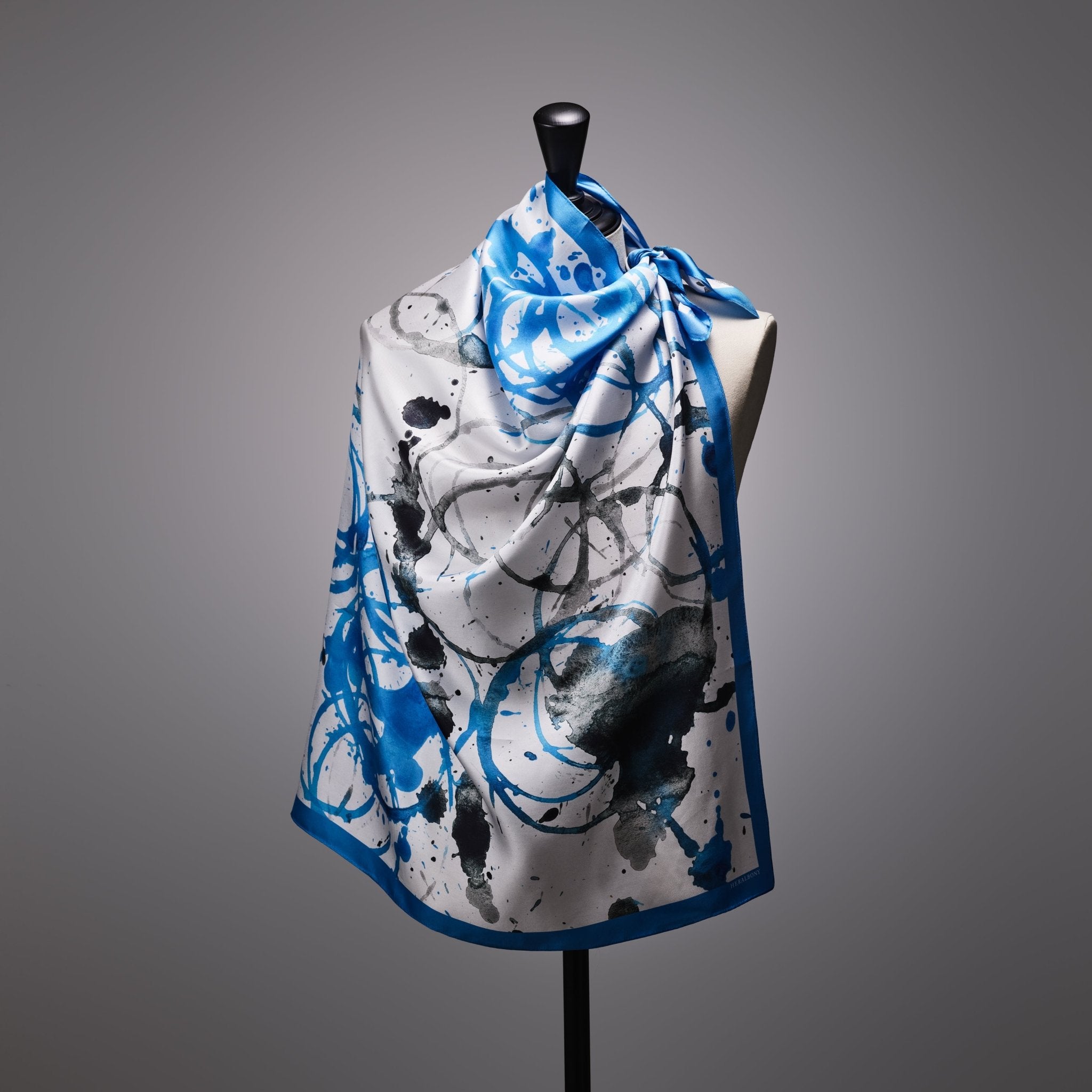 シルクスカーフ「タイトル不明」 – HERALBONY