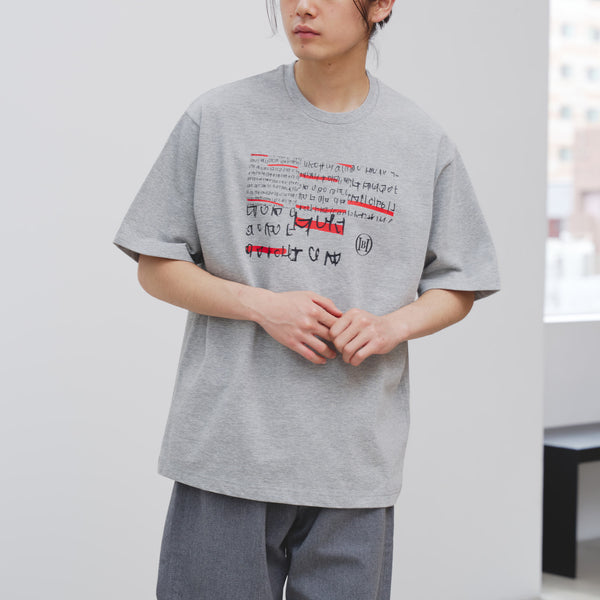 【予約商品｜7月上旬お届け】アートグラフィックTシャツ「marina-moji10」