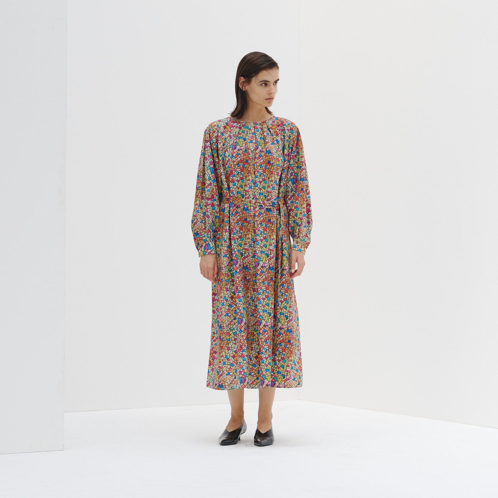 クルーネックワンピース「キクノハバシキ」 – HERALBONY