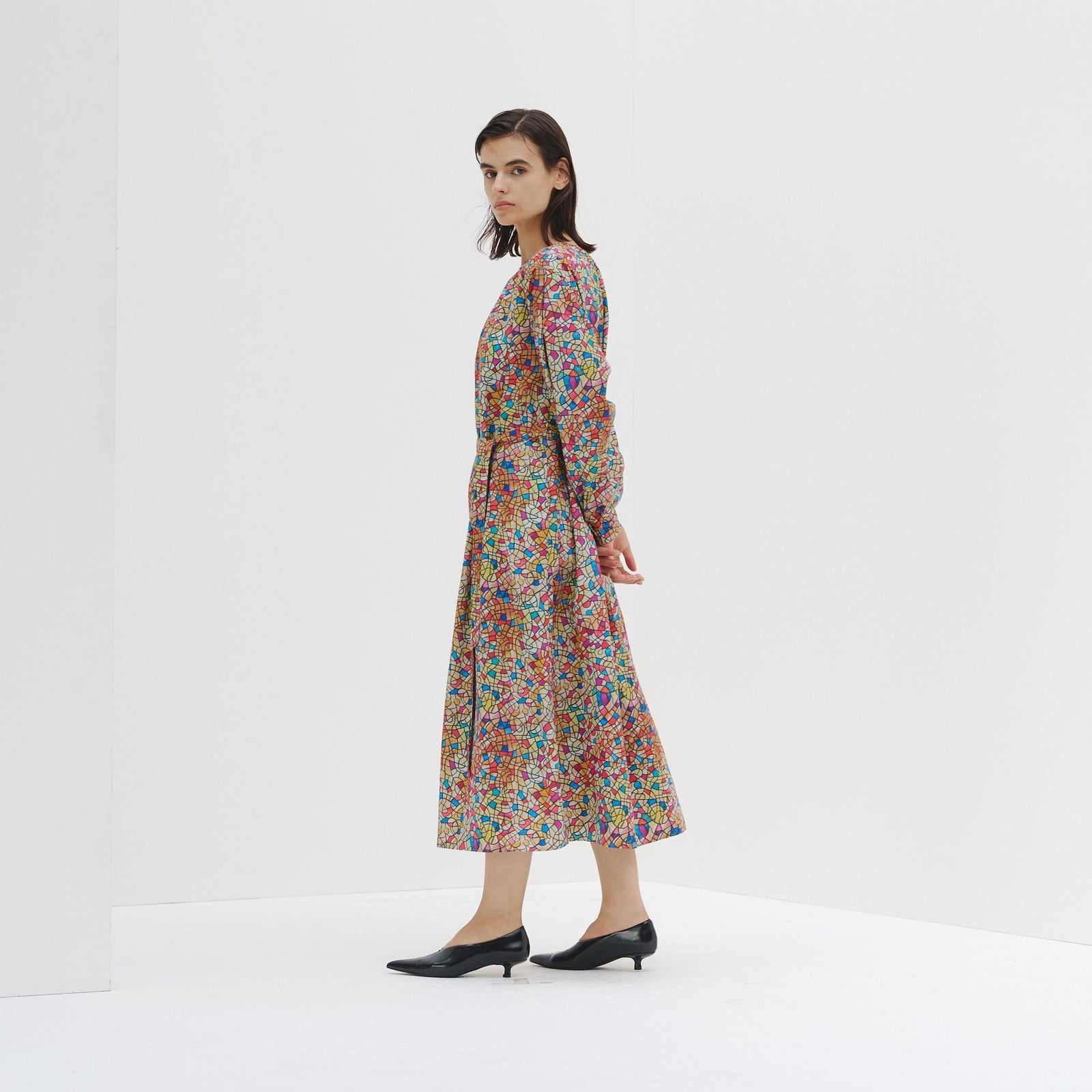 クルーネックワンピース「キクノハバシキ」 – HERALBONY