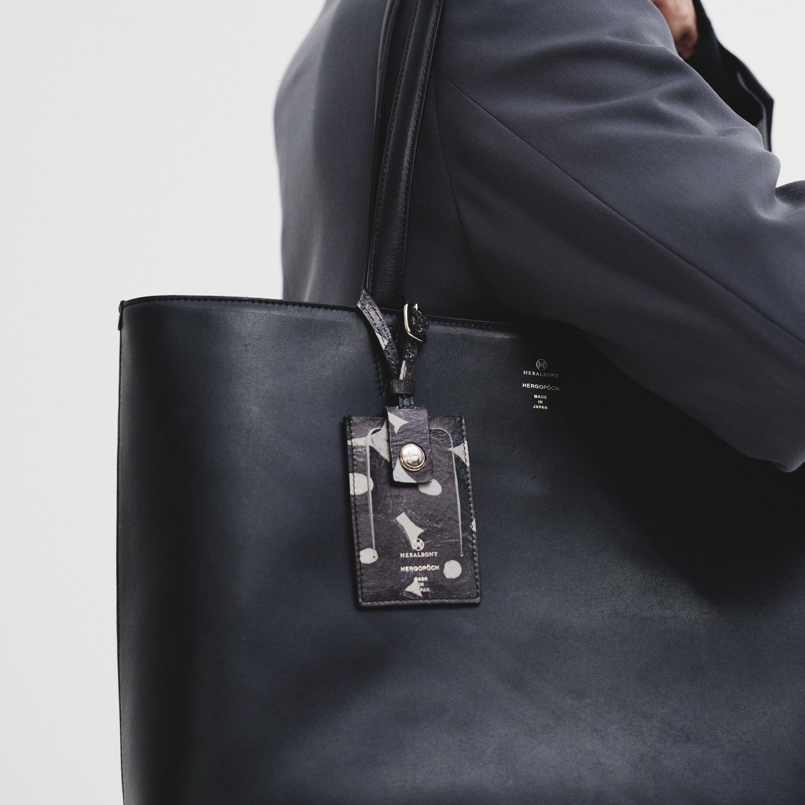 レザートートバッグ「（無題）（丸）」 – HERALBONY