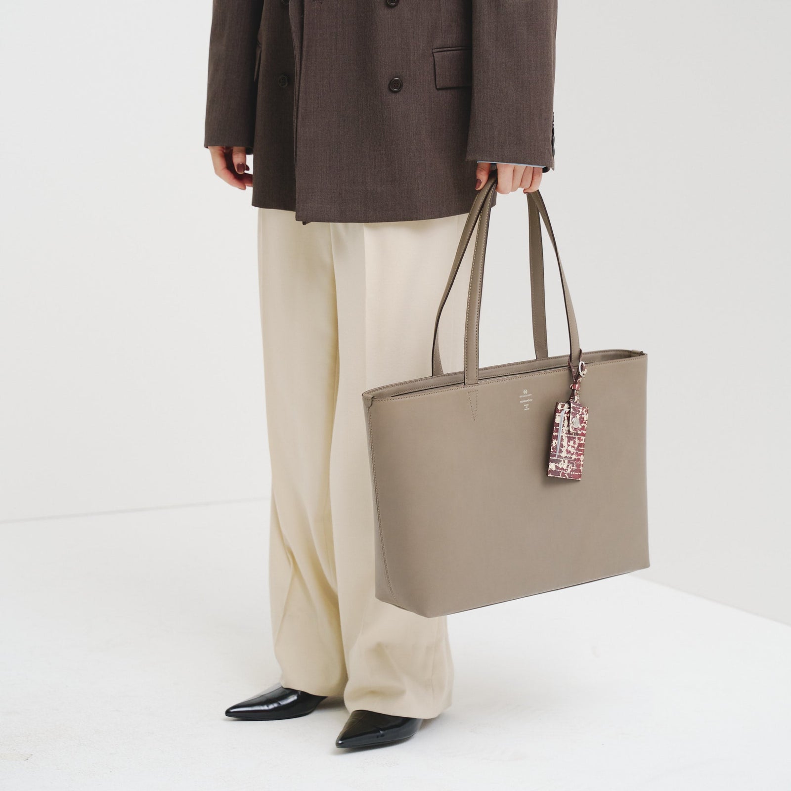 レザートートバッグ「楽譜」 – HERALBONY