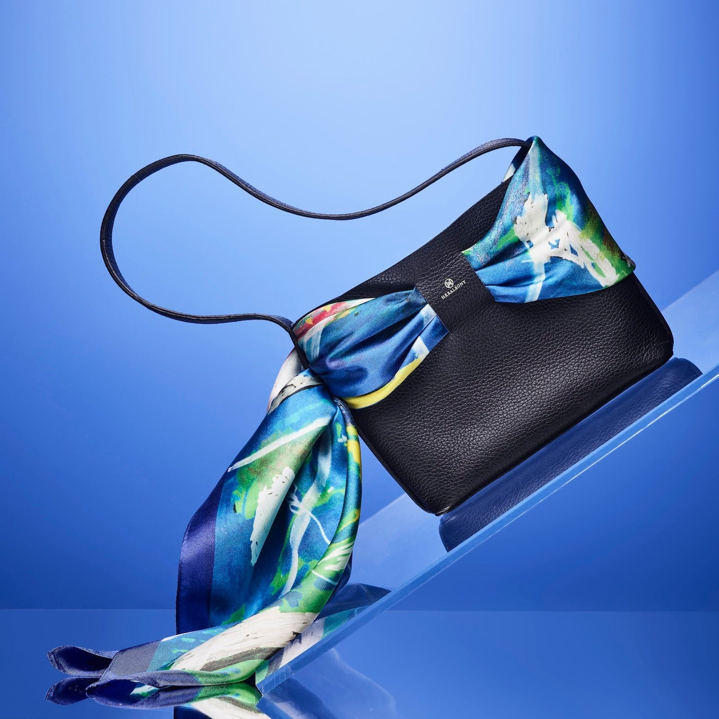 Pre-order item | Arrives early December] Scarf and leather