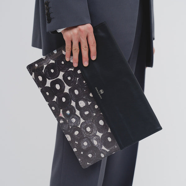 ￥【予約商品｜12月中旬お届け】レザーPCケース「（無題）（丸）」Sanae Sasaki