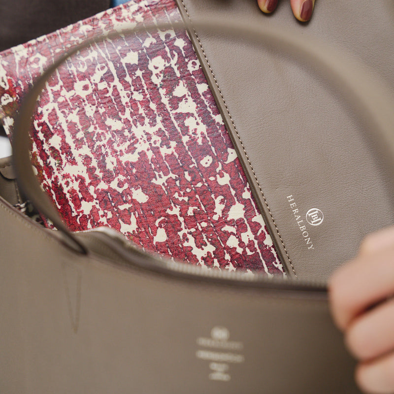 ￥【予約商品｜12月中旬お届け】レザーPCケース「楽譜」Kaoru Iga