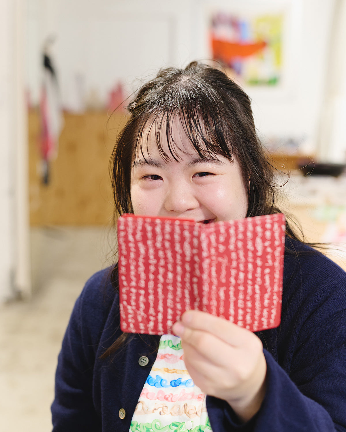 marina's scarves collection 2025 流れる筆跡を、冬の装いに