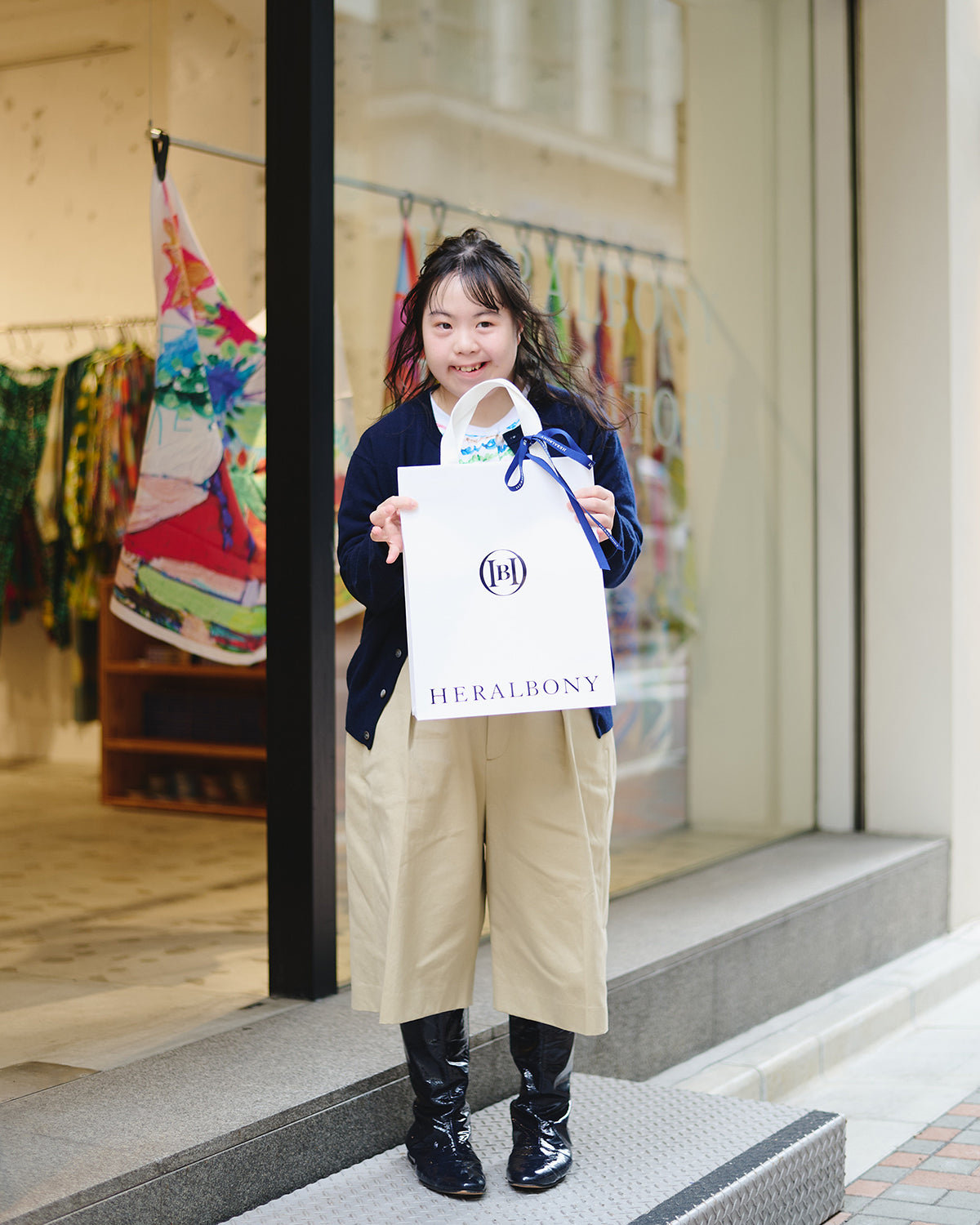 ヘラルボニー　マフラー marina's scarves collection 2025 流れる筆跡を、冬の装いに