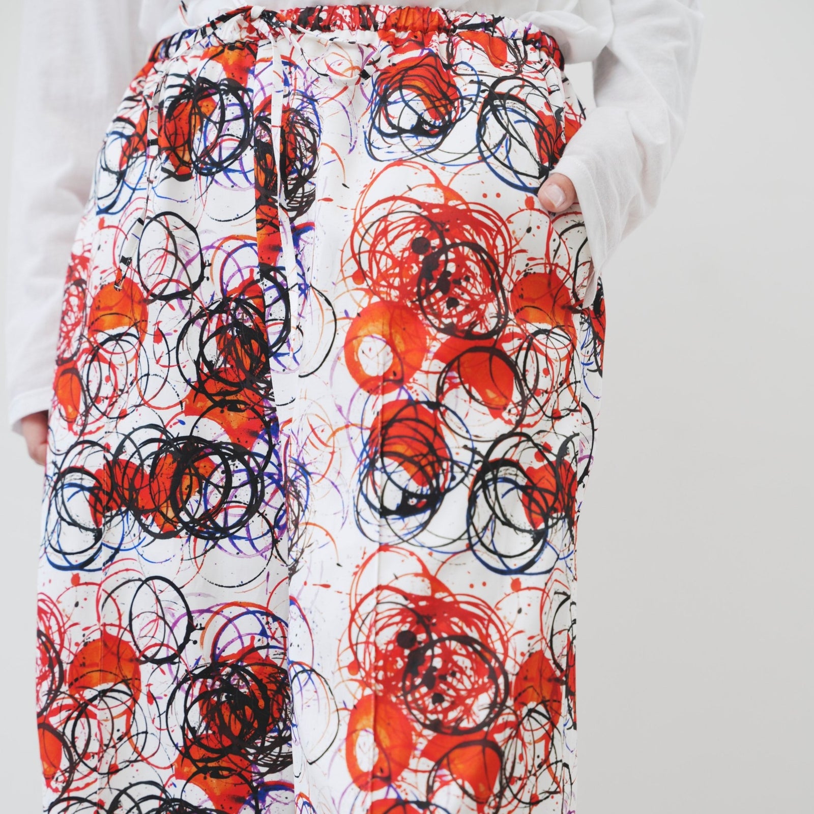 サテンパンツ「タイトル不明」 – HERALBONY