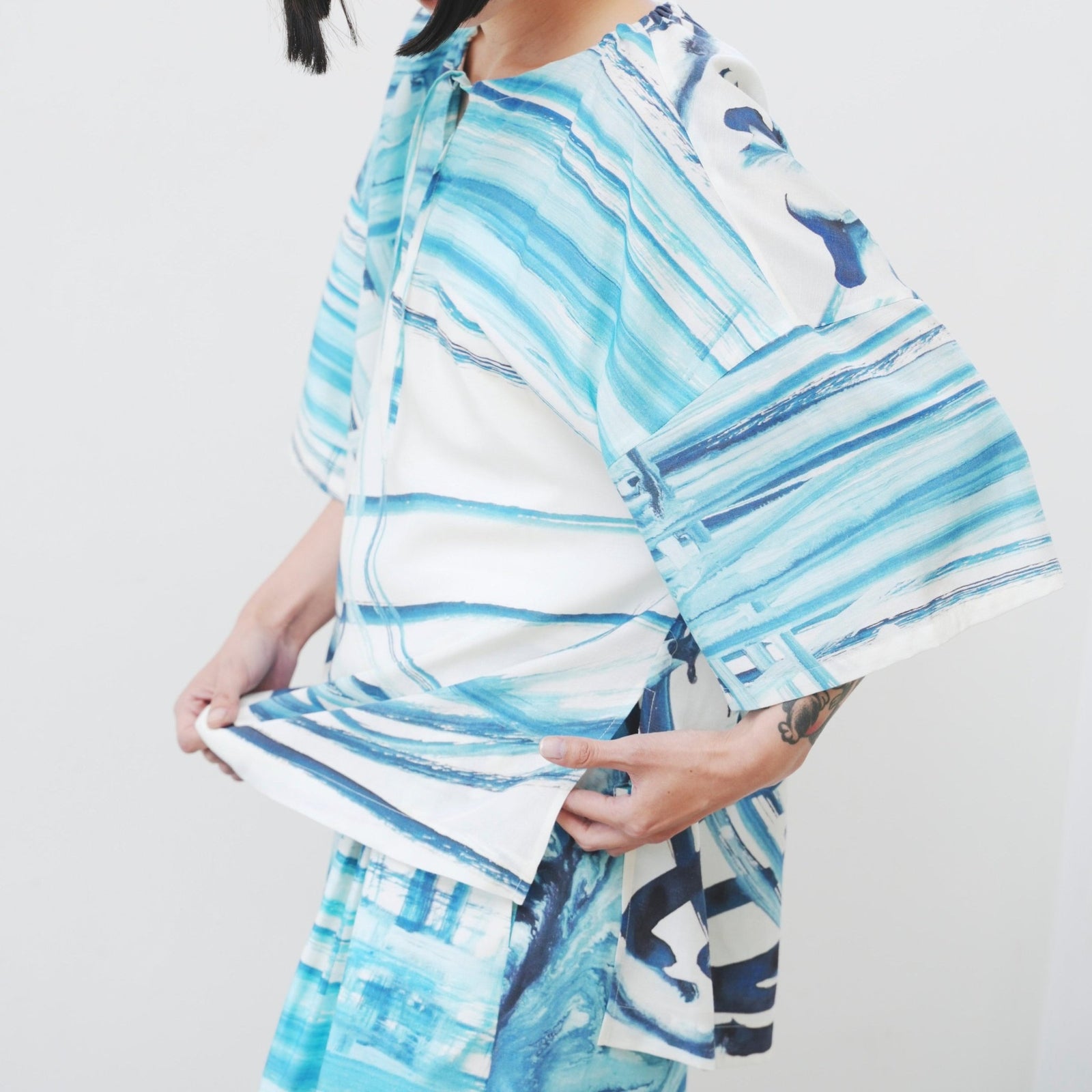 新作 HERALBONY ヘラルボニー リネンブラウス「ももこ」定価31,900 リネンブラウス「ももこ」 – HERALBONY