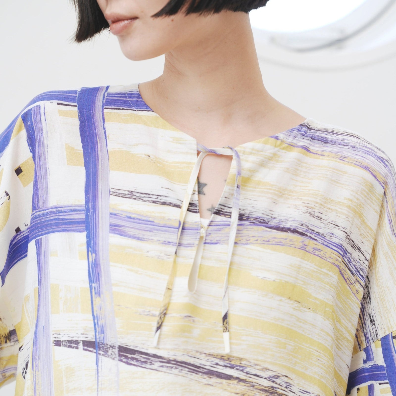 新作 HERALBONY ヘラルボニー リネンブラウス「ももこ」定価31,900 リネンブラウス「ももこ」 – HERALBONY