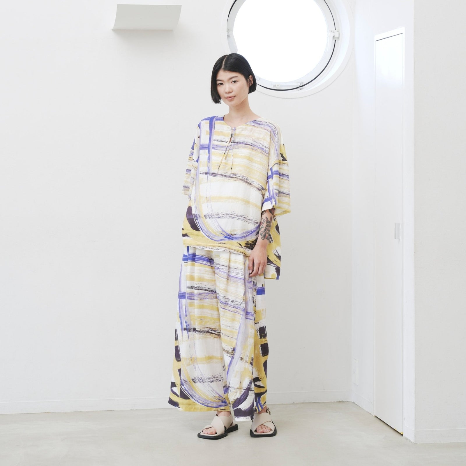 新作 HERALBONY ヘラルボニー リネンブラウス「ももこ」定価31,900 リネンブラウス「ももこ」 – HERALBONY