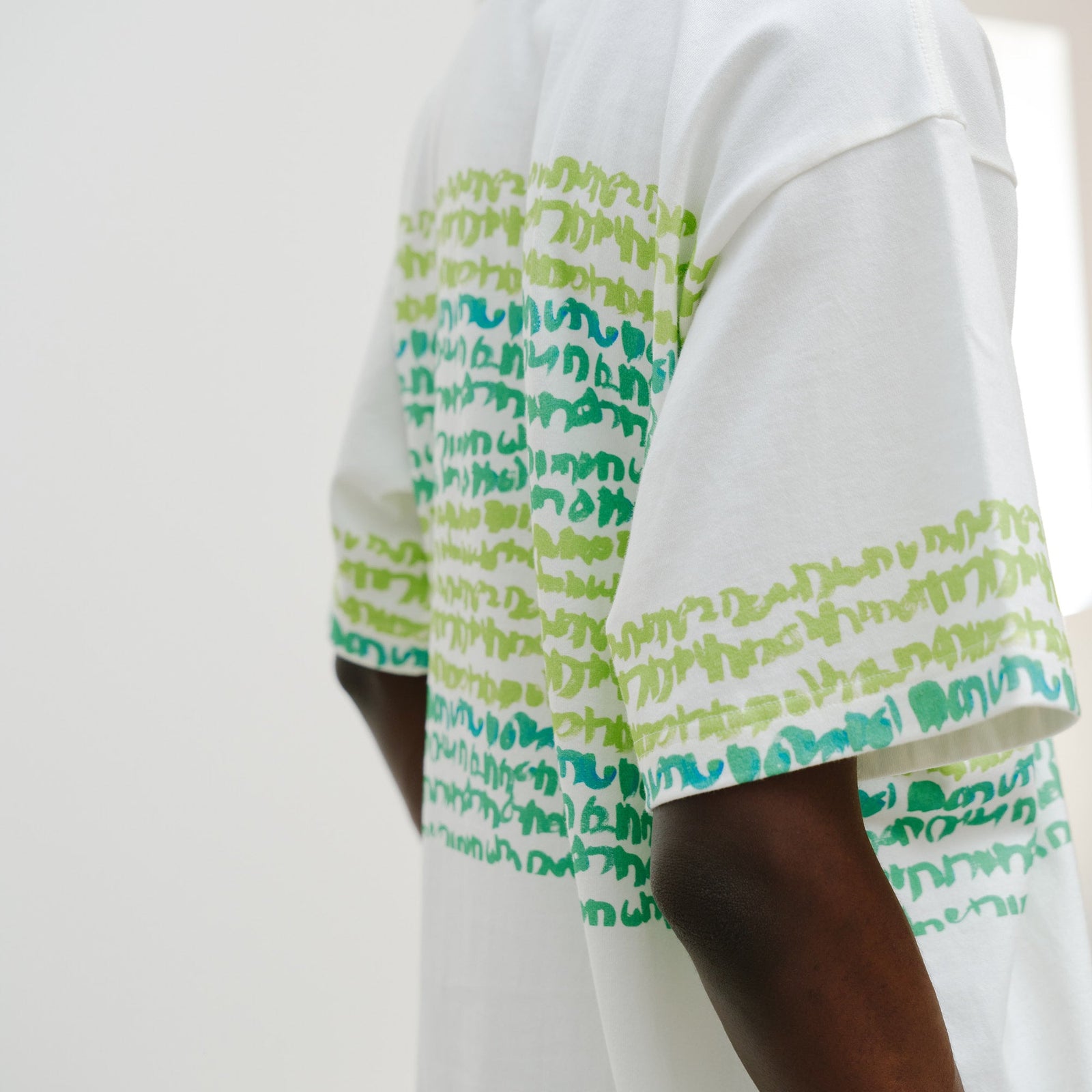 アートボーダーTシャツ「green brush-mm2025」 – HERALBONY