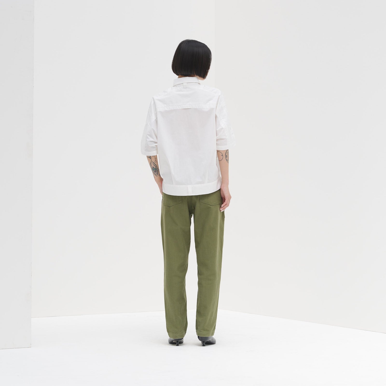 スカーフループ付きショートシャツ – HERALBONY