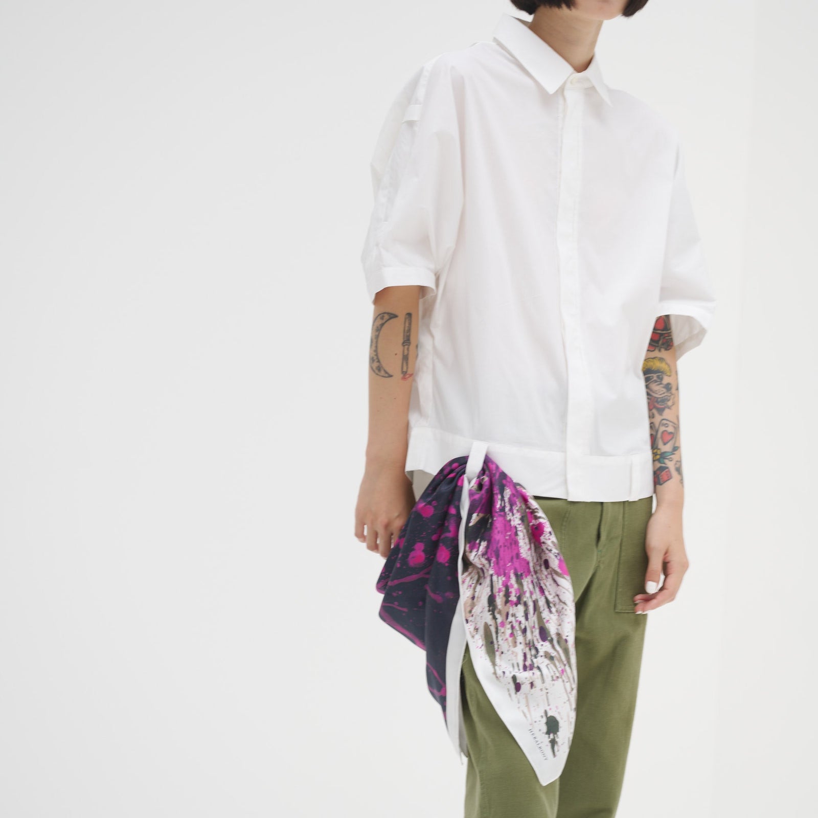 HERALBONY スカーフループ付き ベーシックシャツ 白 定価33,000円 スカーフループ付きベーシックシャツ – HERALBONY