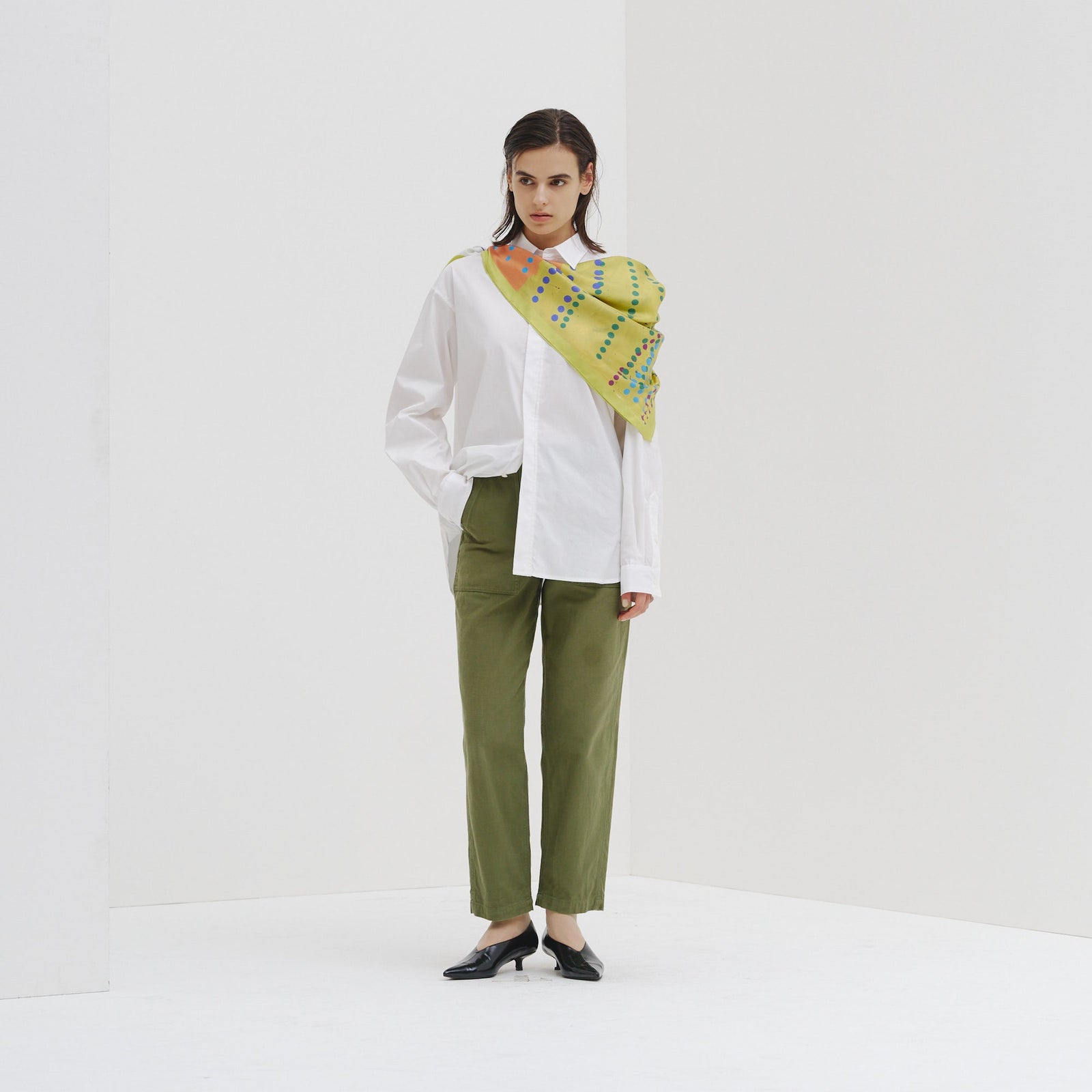 スカーフループ付きベーシックシャツ – HERALBONY