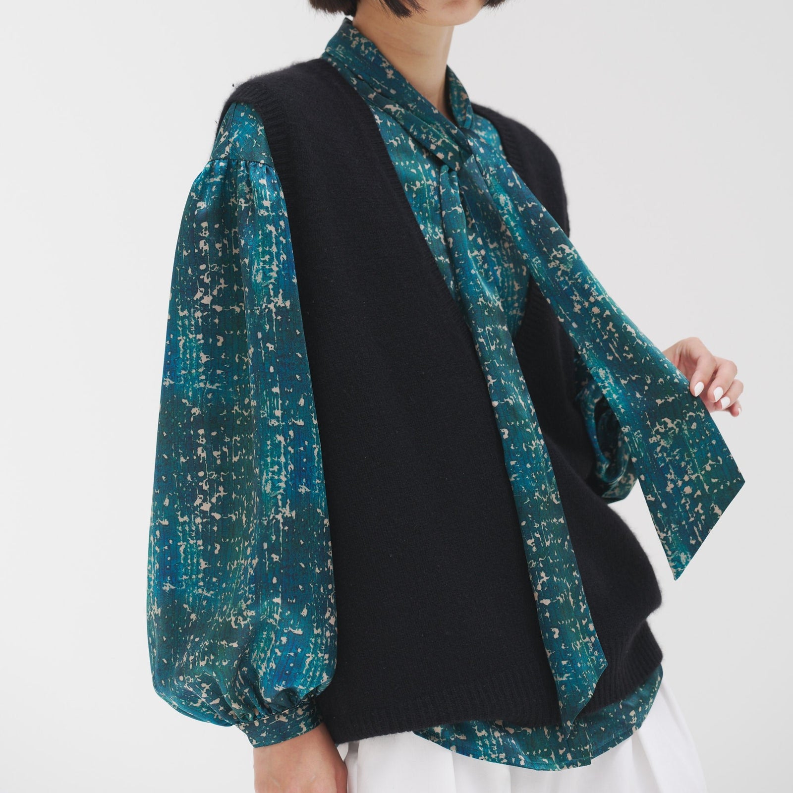 サテンボウタイブラウス「こもれび」 – HERALBONY