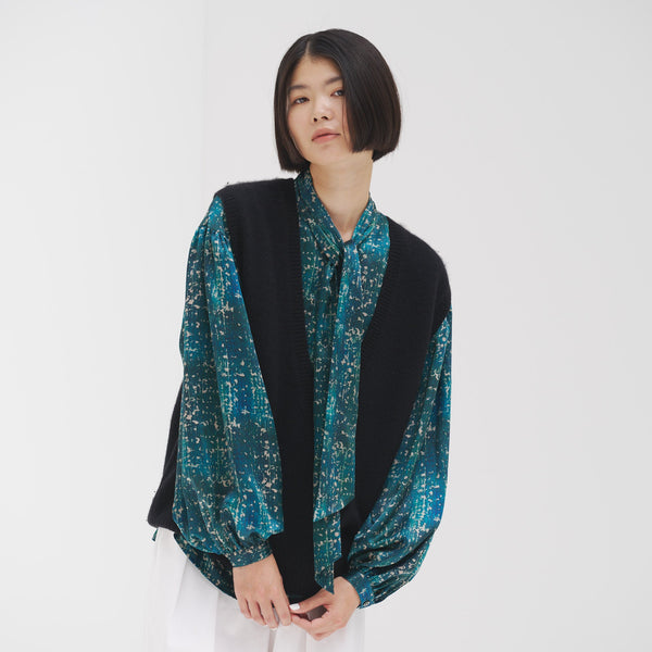 ￥【予約商品｜9月下旬お届け】サテンボウタイブラウス「こもれび」Kaoru Iga