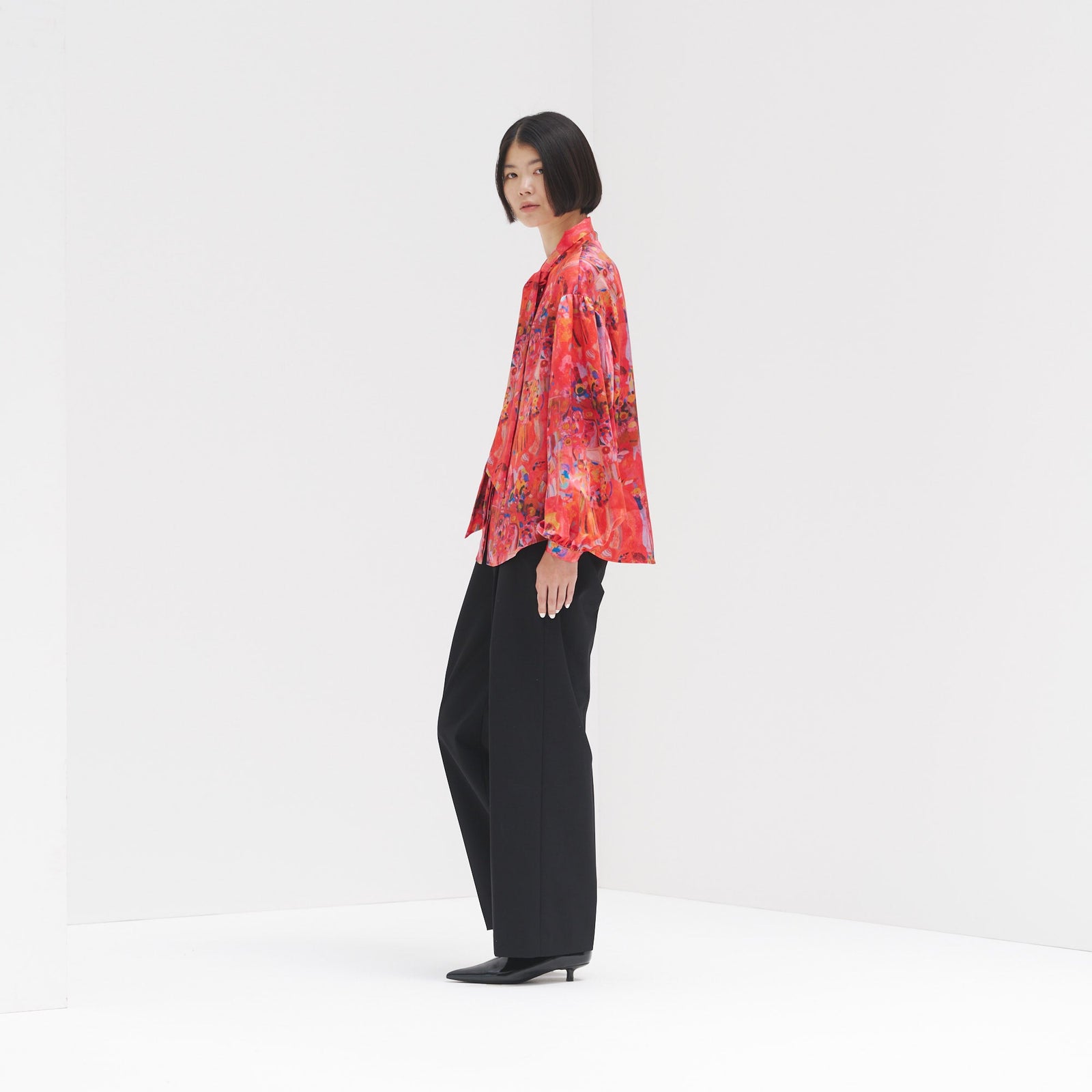 サテンボウタイブラウス「りんごのブーケ」 – HERALBONY