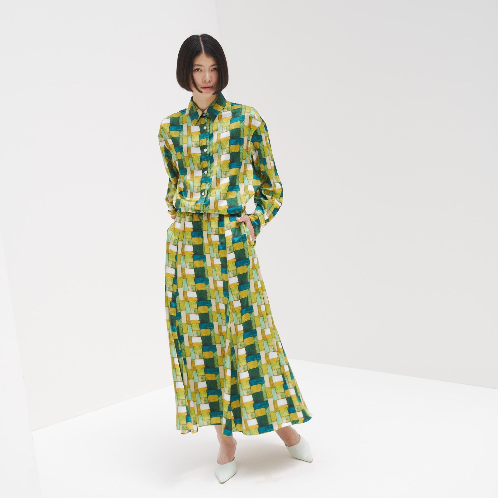 サテンシャツブラウス「緑の風景」 – HERALBONY