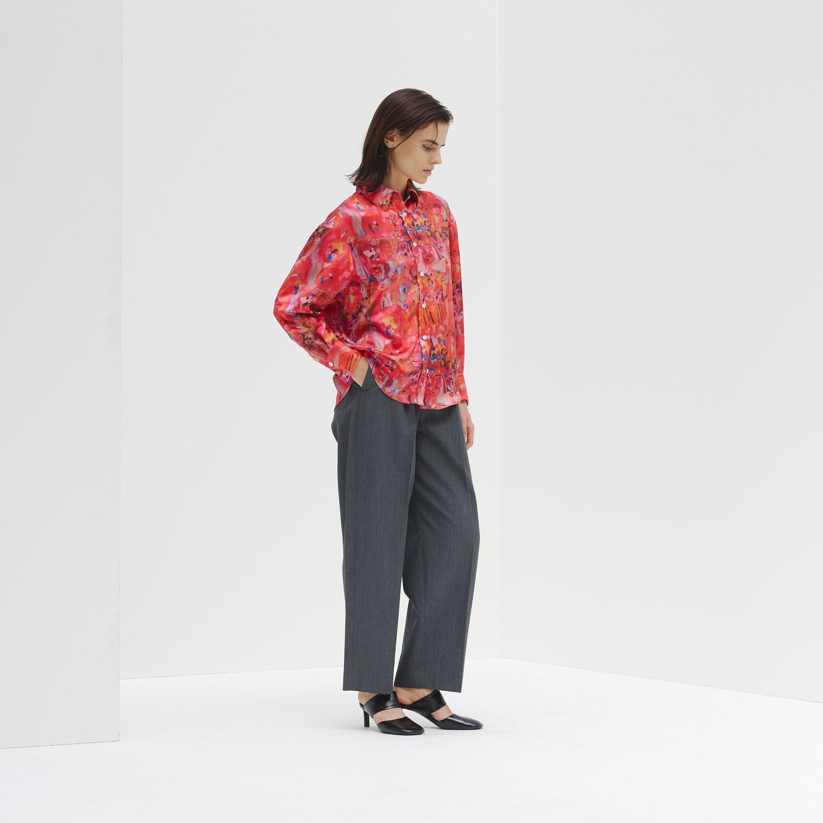 HERALBONY サテンシャツブラウス「りんごのブーケ」ヘラルボニー サテンシャツブラウス「りんごのブーケ」 – HERALBONY