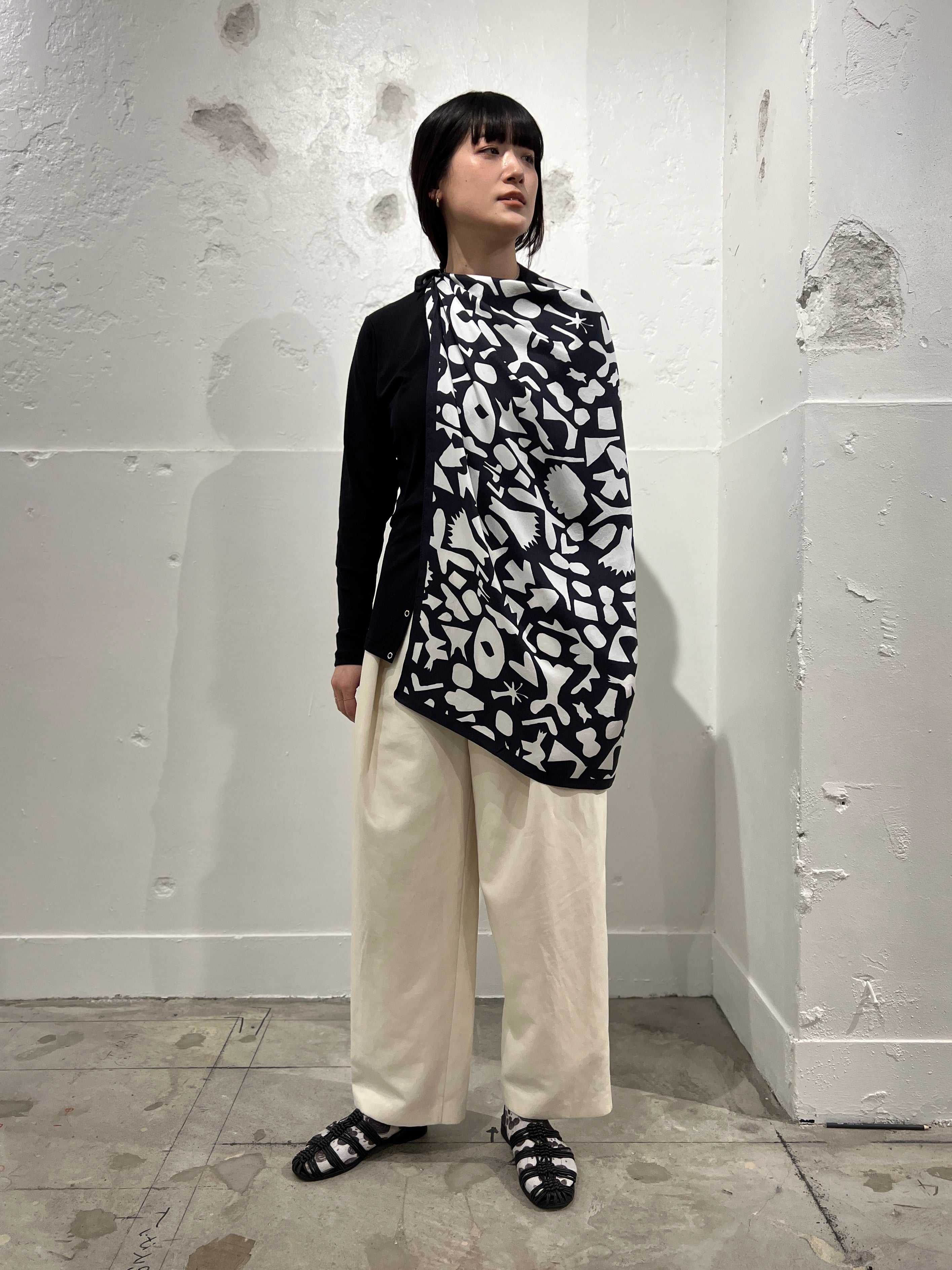 HERALBONY 黒白円形パターンスカーフ STAFF STYLING -Scarf- – HERALBONY