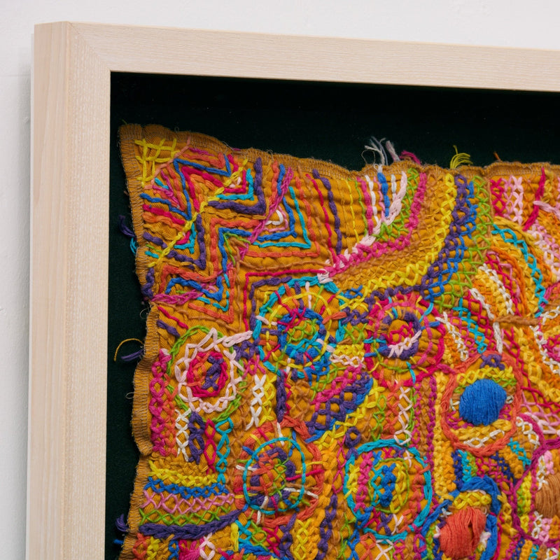 オレンジの刺繍」立体作品 – HERALBONY