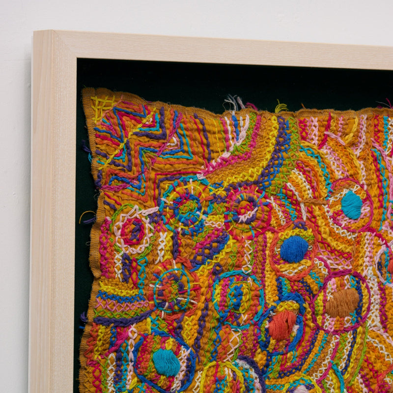 オレンジの刺繍」立体作品 – HERALBONY