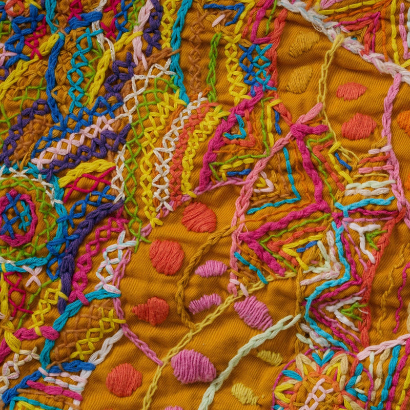 オレンジの刺繍」立体作品 – HERALBONY