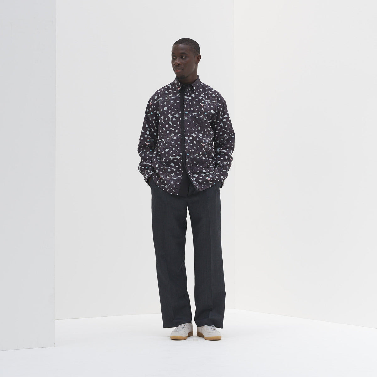 ヘラルボニー 黒丸柄シャツ ヘラルボニー 黒丸柄シャツ