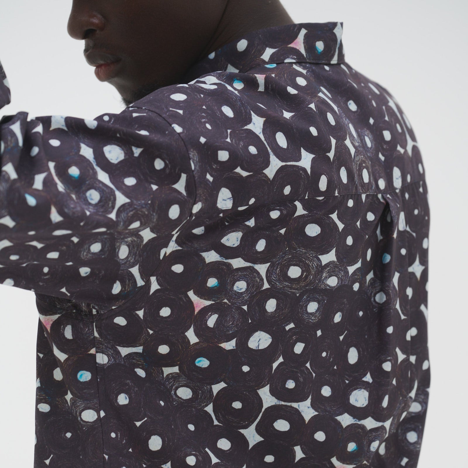 デザインシャツ（フライフロント）ブラックB「（無題）（丸