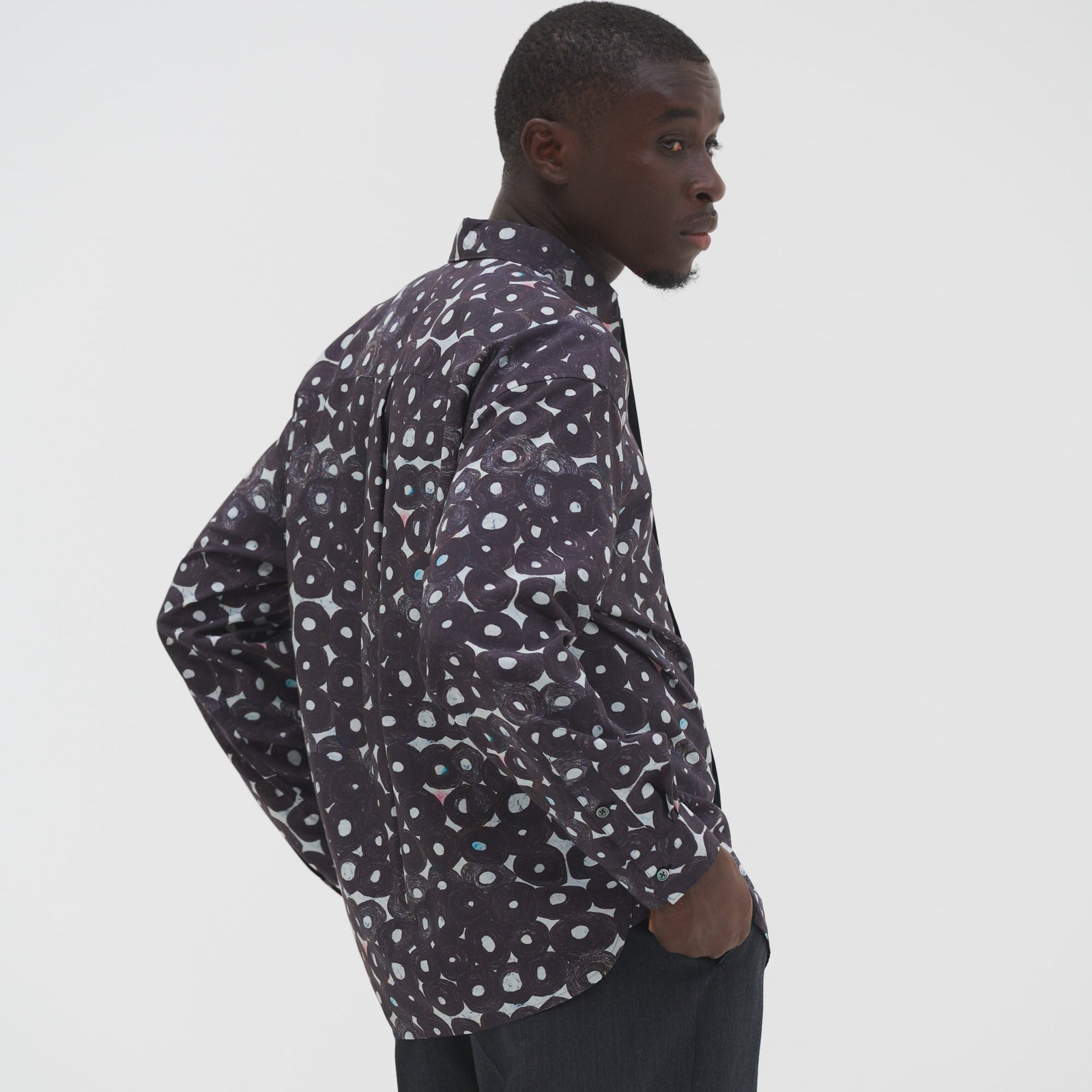 デザインシャツ（フライフロント）ブラックB「（無題）（丸