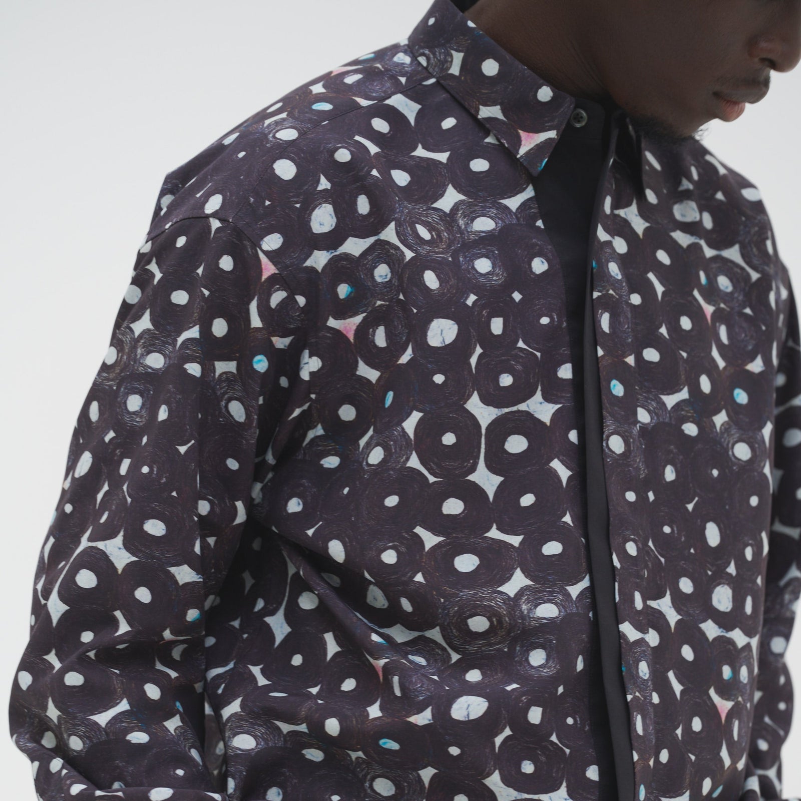 デザインシャツ（フライフロント）ブラックB「（無題）（丸