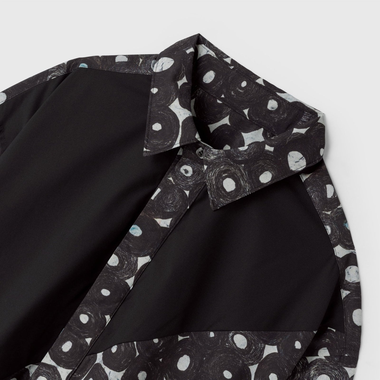 デザインシャツ（ショルダー切替）ブラックB「（無題）（丸