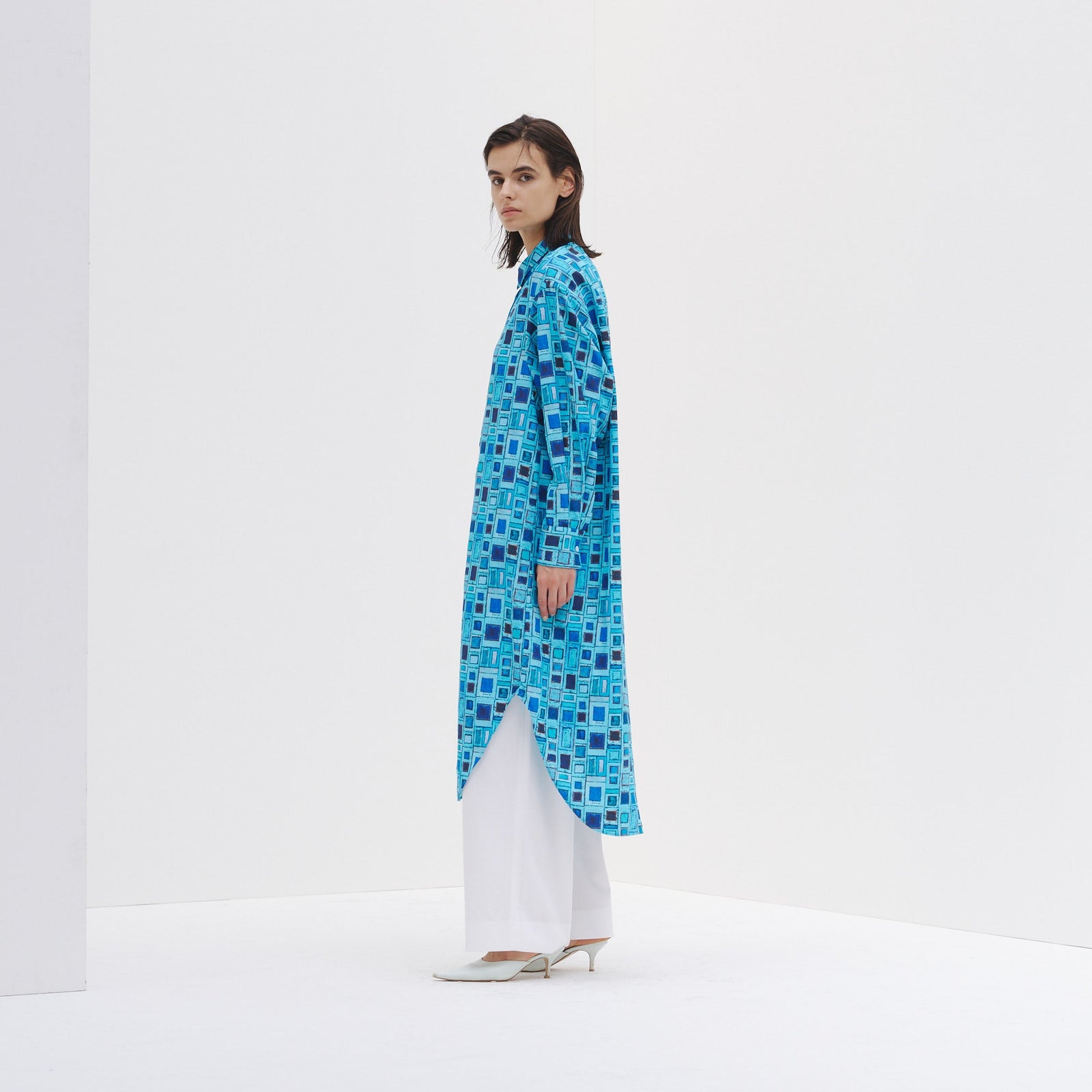 シャツワンピース「青い窓」 – HERALBONY