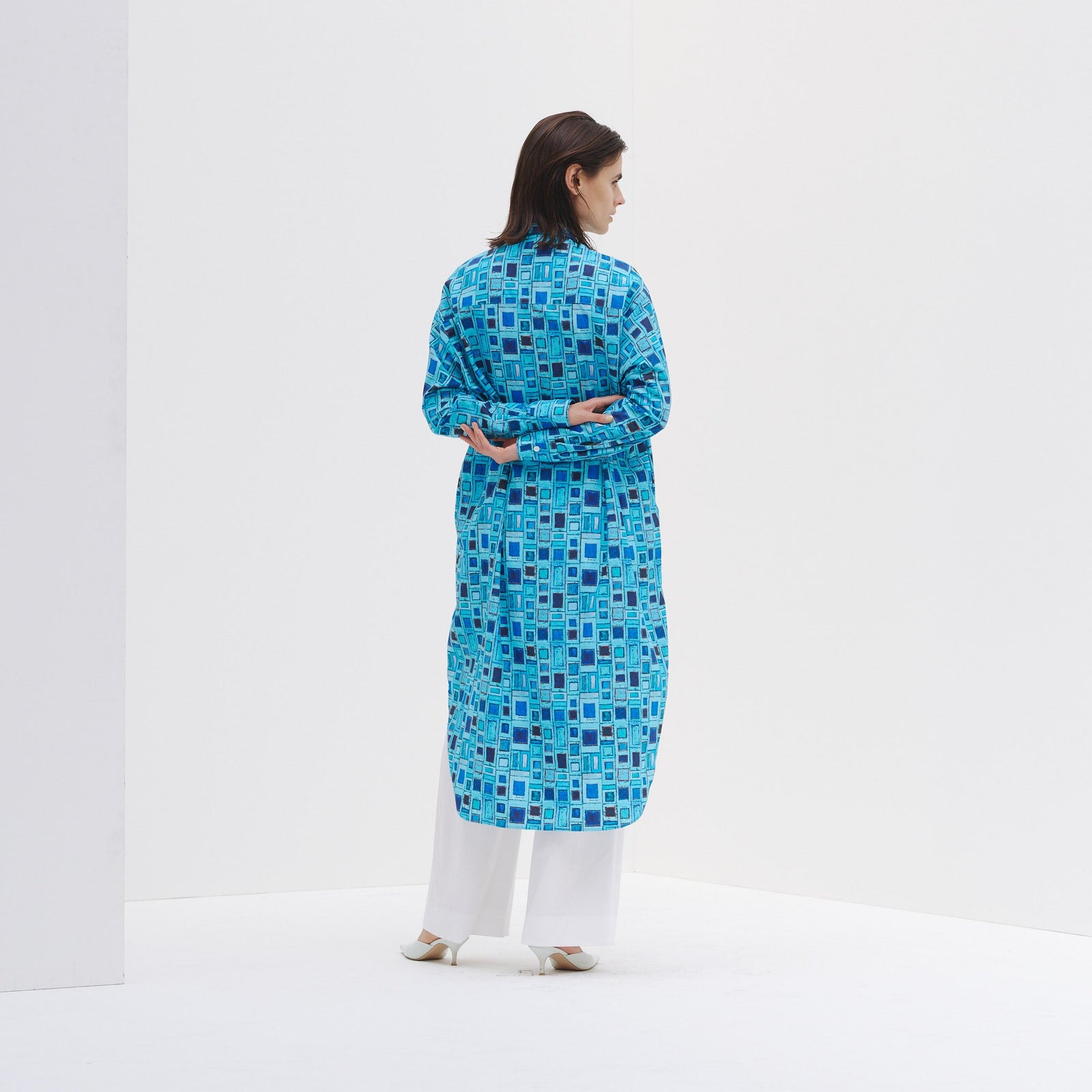 予約商品｜12月中旬お届け】シャツワンピース「青い窓」 – HERALBONY