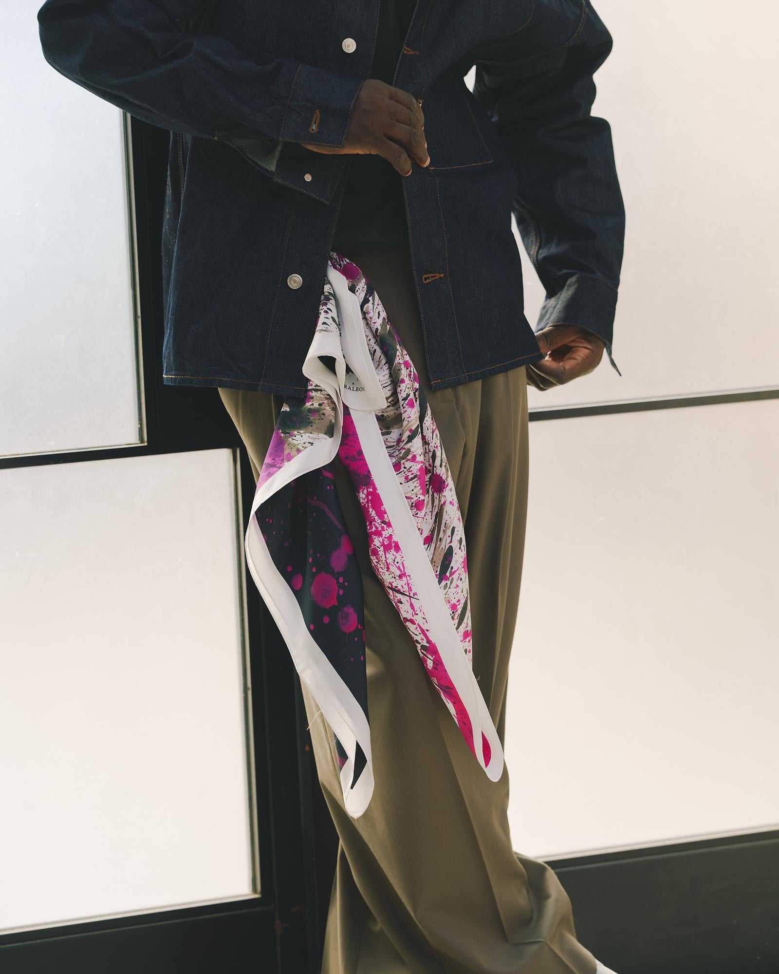 シルクスカーフ「タイトル不明」 – HERALBONY