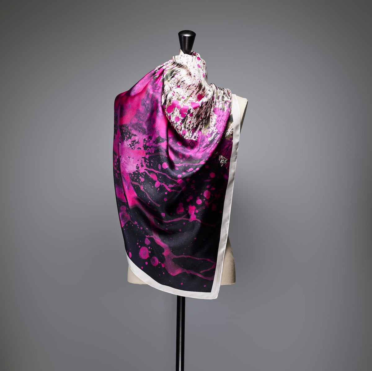 ヘラルボニー　シルクスカーフ　新品未使用 予約商品｜12月上旬お届け】シルクスカーフ「タイトル不明」 – HERALBONY