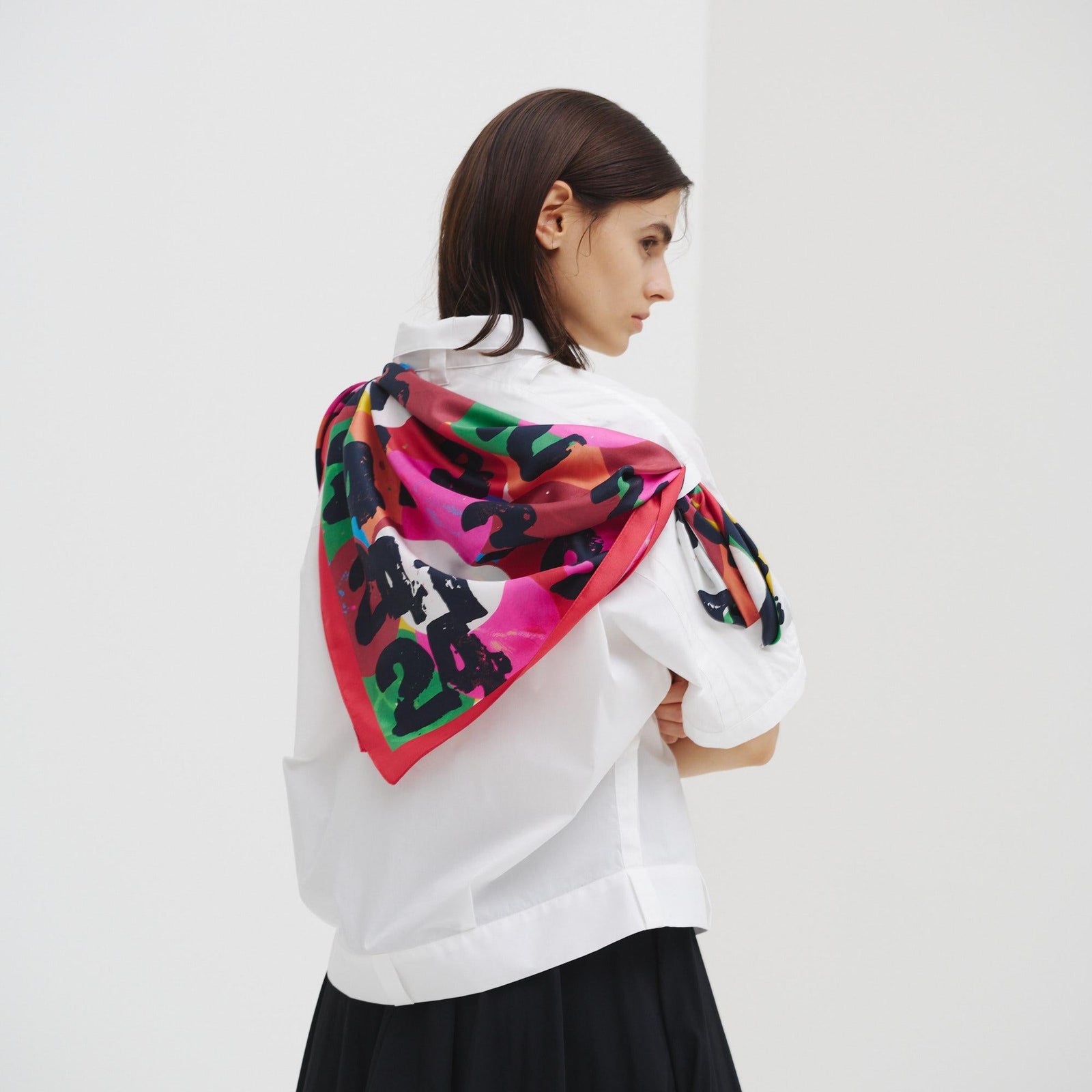 シルクスカーフ「タイトル不明」 – HERALBONY