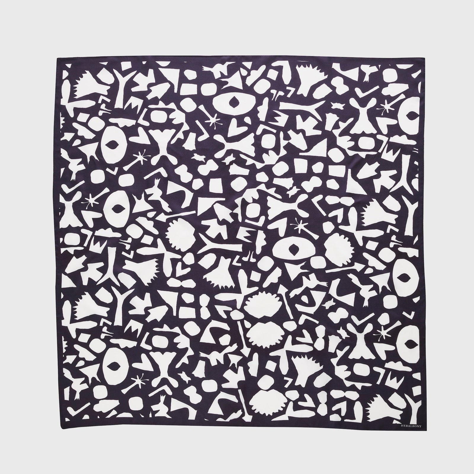 希少✨️【HAND×HERALBONY】限定コラボ　アートスカーフ ご紹介アイテム】 シルクスカーフ / 22,000 yen（tax in） Staff