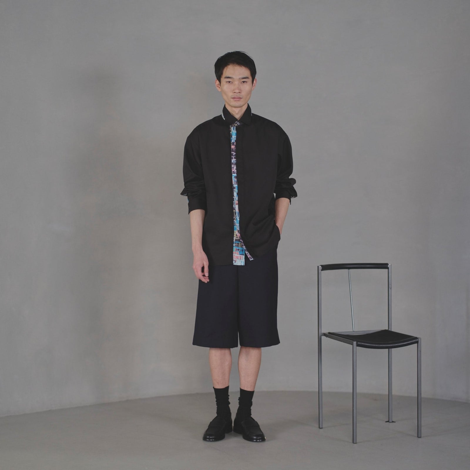 HEALERONY デザインシャツ（ショルダー切替）「迷路」　ヘラルボニー デザインシャツ（ショルダー切替）「迷路」 – HERALBONY