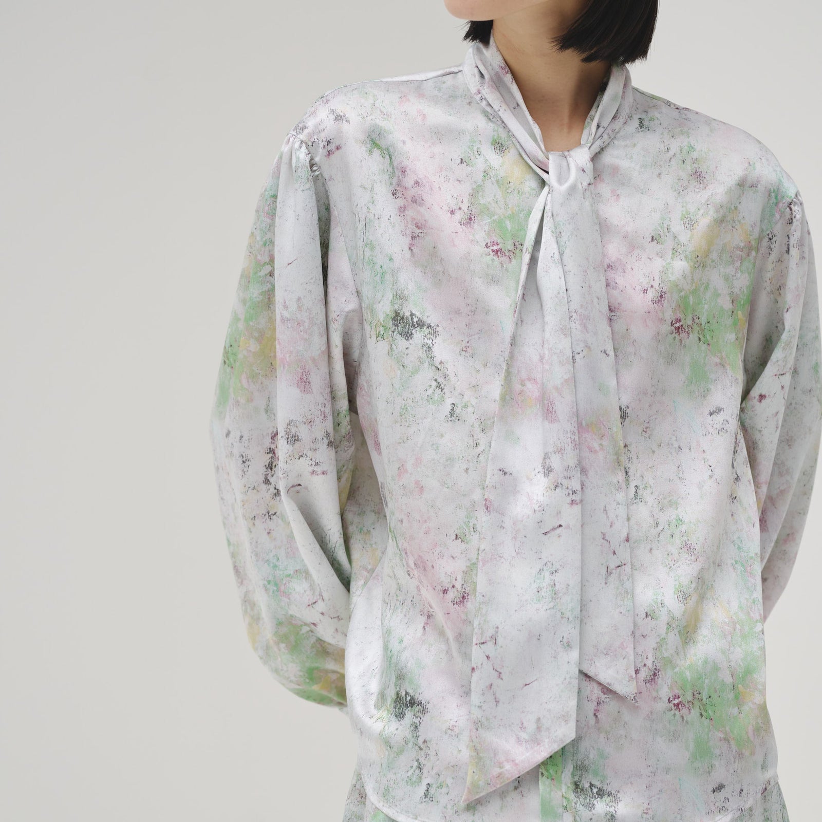 サテンボウタイブラウス「サクラ」 – HERALBONY