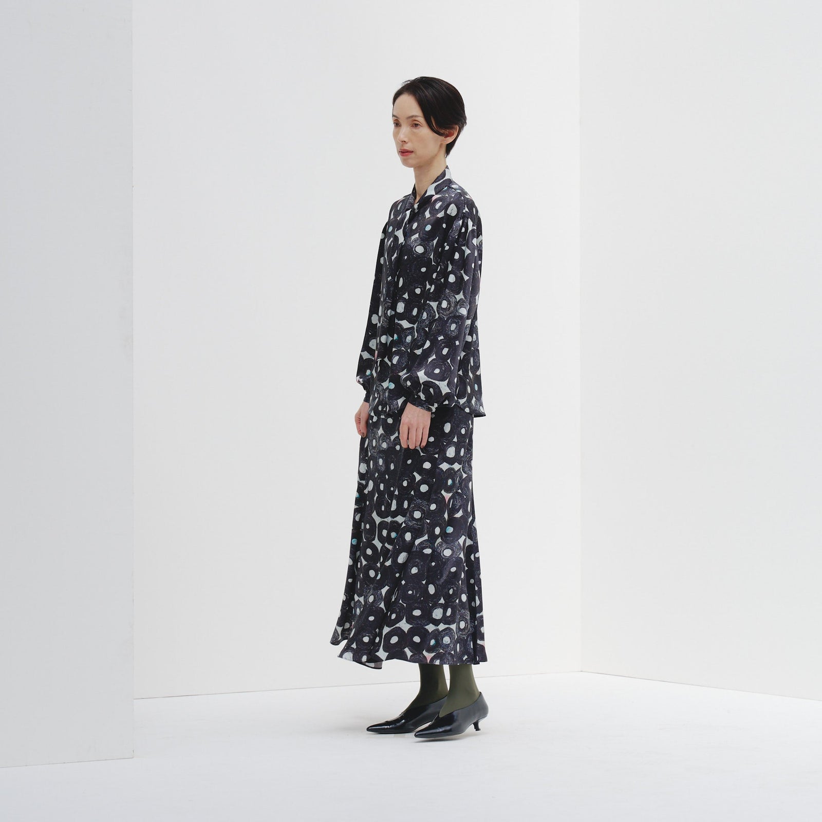 【新品未使用】HEARALBONYボウタイブラウス Kuromaru 黒丸 サテンボウタイブラウス「（無題）（丸）」 – HERALBONY