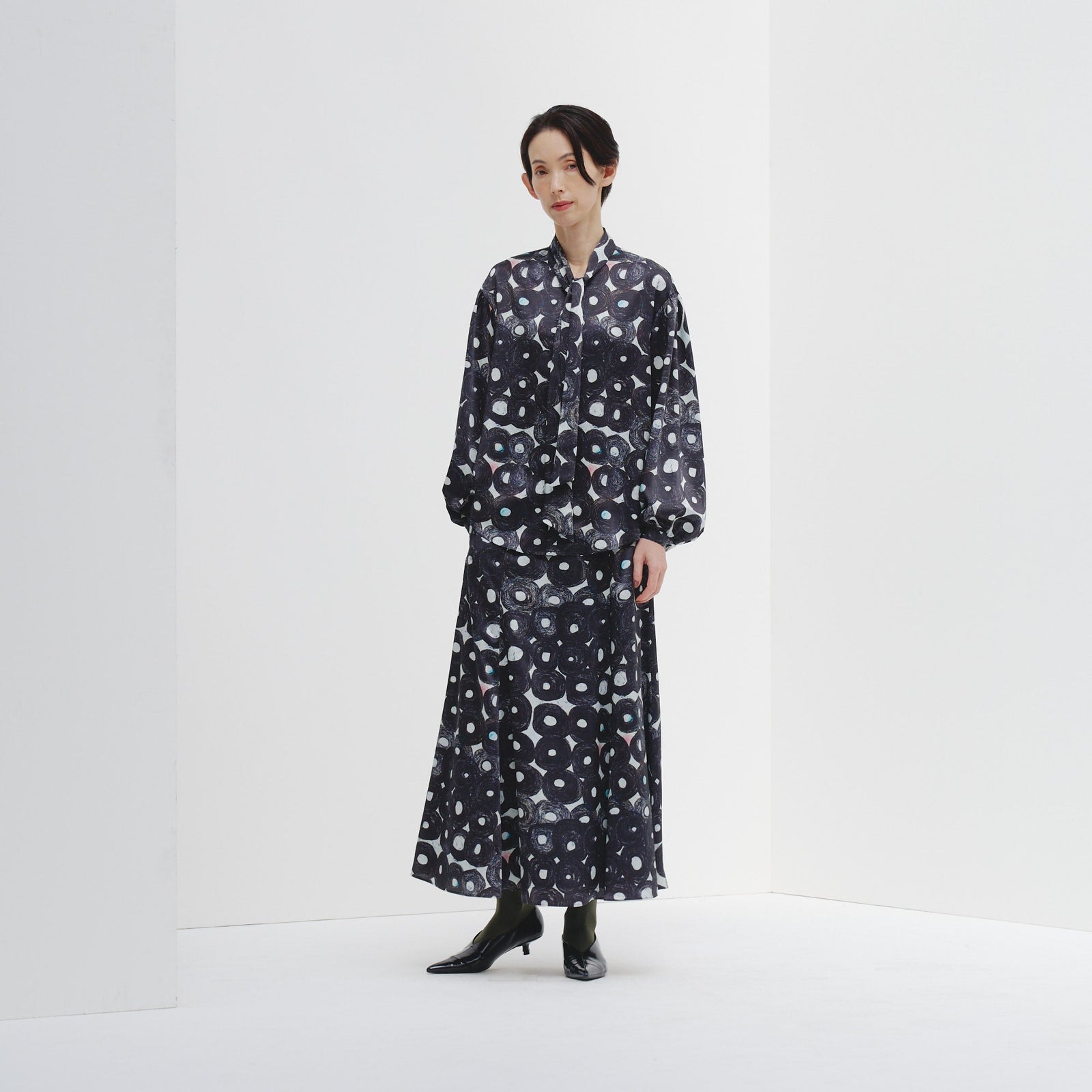 サテンボウタイブラウス「（無題）（丸）」 – HERALBONY