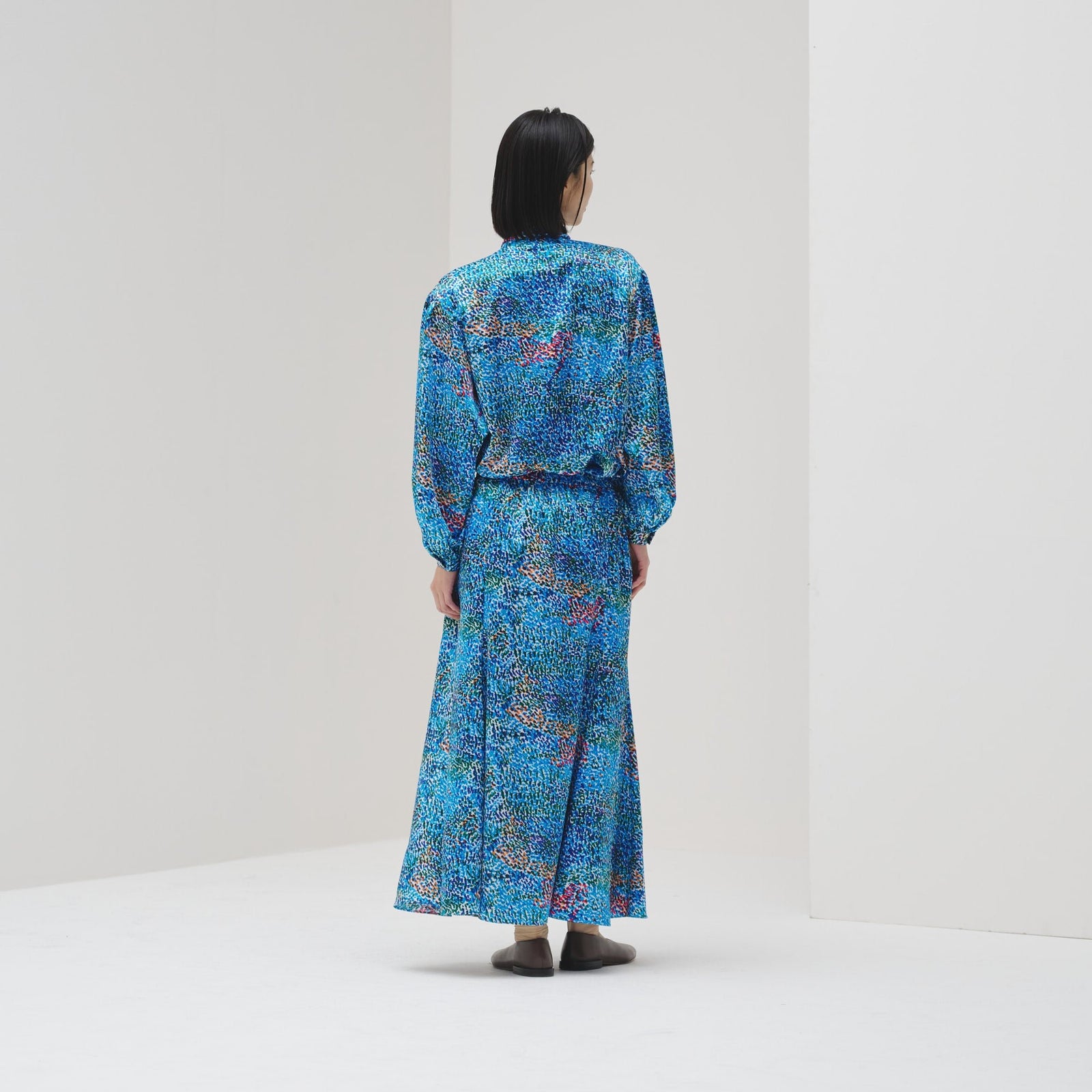 サテンボウタイブラウス「（無題）（青）」 – HERALBONY